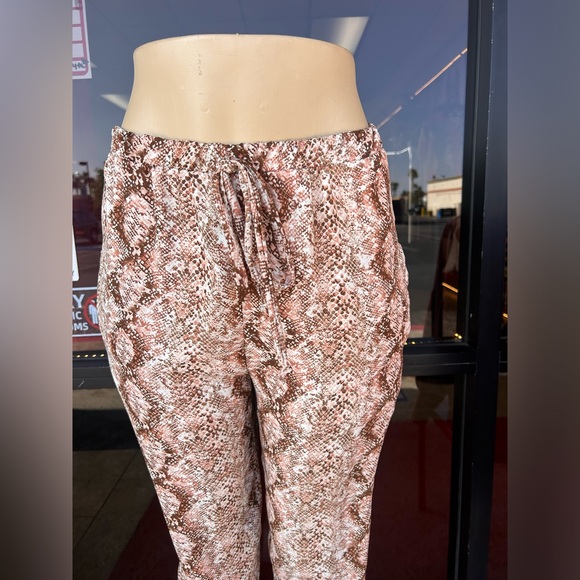 Pink & brown snake print pants - Picture 2 of 5